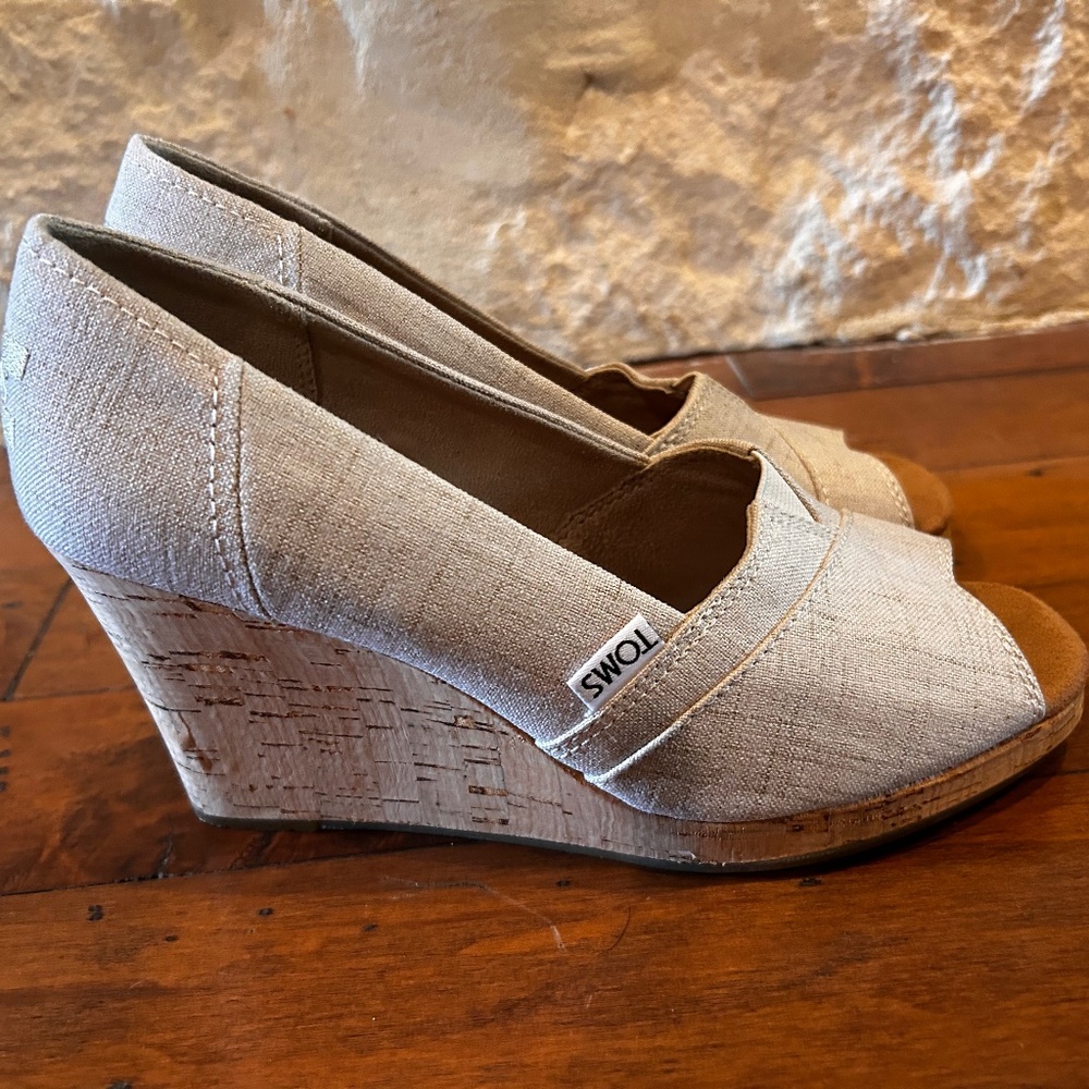 Tom's Cork Cream wedges Size 6